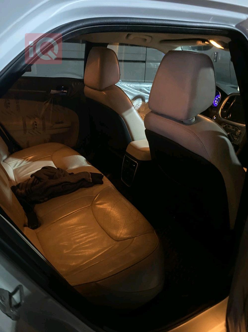 کرایسلەر 300